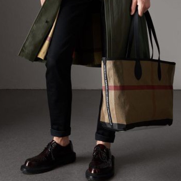 Burberry Medium Reversible Doodle Tote Bag - Unisex - Picture 2 of 8